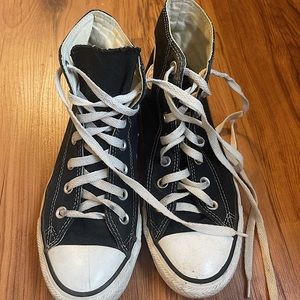 Converse. Mens 6, womens 8